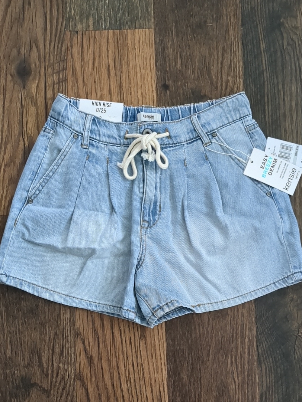 kensie High-Rise Light Blue Denim Pleated Easy Breezy Jean Shorts, Size 0/25 NEW